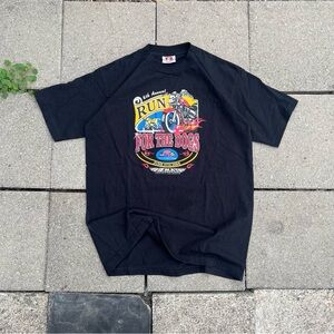 Vintage 2004 Run For The Dogs Black Heavy Cotton Short Sleeve Graphic T-Shirt